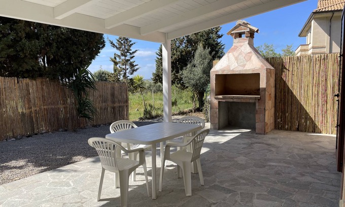 Masainas Villa | Villa "Orchidea" avec jardin, terrasse, balcon et climatisation