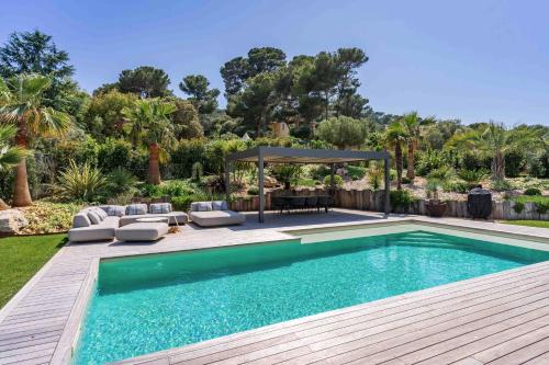 Giens Villa | Villa Palma Giens - Vue Mer Panoramique -Piscine Chauffée Mai à Septembre- 4 chambres -Garage