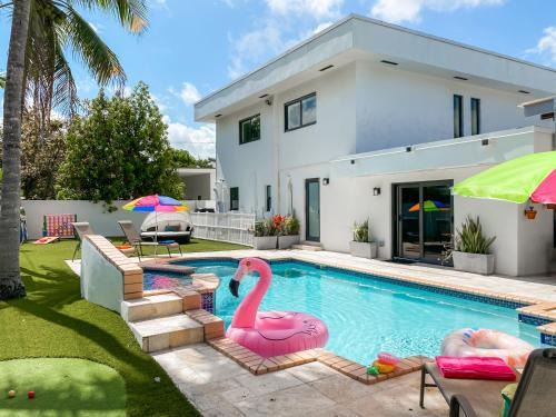 Ludlam Maison | Villa Palma - Prime Location, Pool, Game Room, Outdoor Kitchen