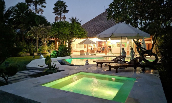 Dencarik Villa | Villa Pantai: Villa de luxe sur la plage avec piscine, personnel, jacuzzi et centre de remise en forme