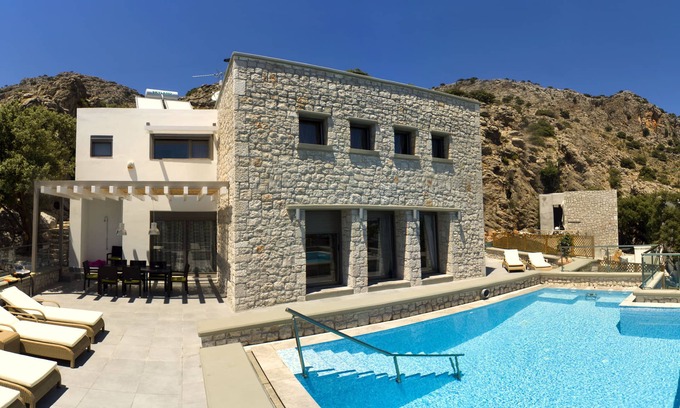 Pefkos Maison | Villa Passithea, superbe villa de 3 chambres et studio avec piscine privée chauffée
