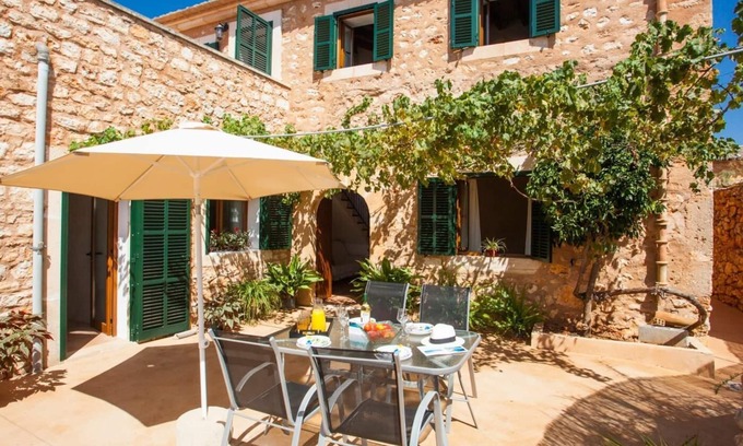 Es Llombards Cottage | Villa Paula. Maison traditionnelle réformée de Majorque