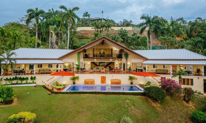 Manuel Antonio Maison | Luxury 6-bedroom villa in charming Manuel Antonio