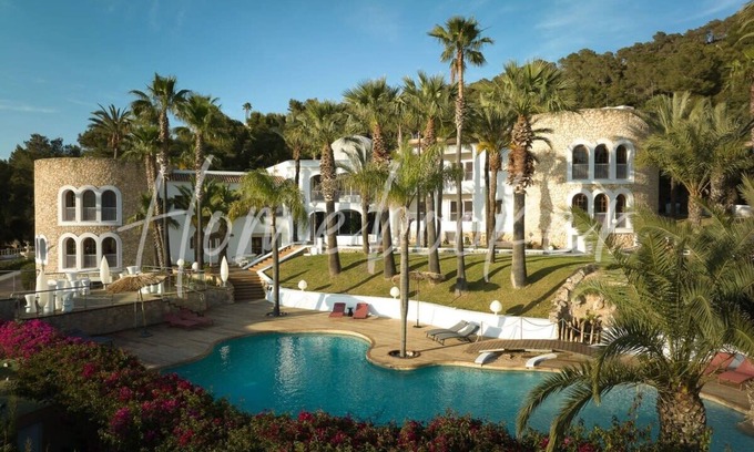 Can Besso Villa | Villa Pelicano Résumé