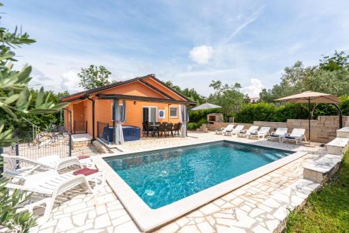 Radini Maison | Villa Pendolina Mit Privatem Pool Und Jacuzzi