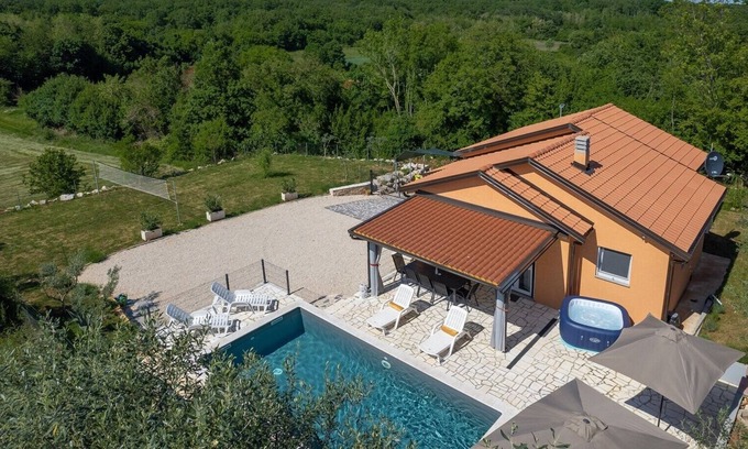 Radini Maison | Villa Pendolina with Private Pool, Garden and BBQ