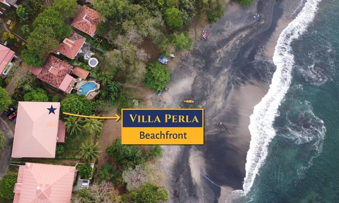 Playa Ocotal Appartement | Villa Perla ~ Beachfront getaway for two at Los Almendros de Ocotal.