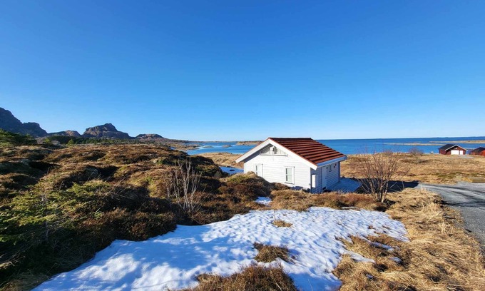 Leka Maison | Villa Polarlys - Holiday home by the sea on the geological island of Leka