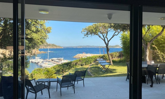 Giens Villa | Villa/Piscine Port du Niel, 10 adultes, 6 enfants/ Congés, Télétravail, Réunions