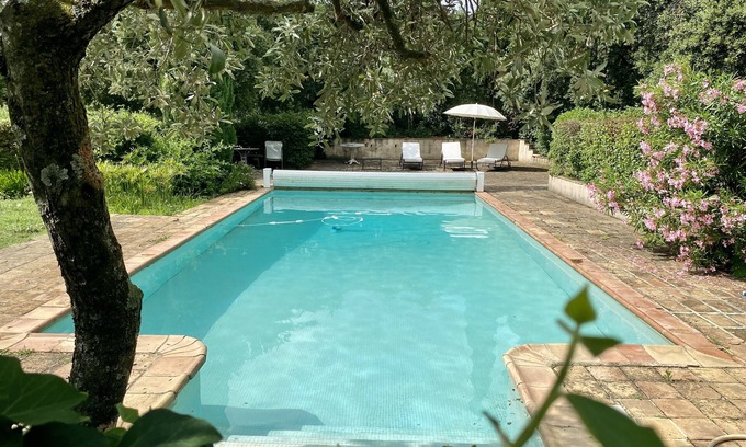 Les Angles Villa | Villa Proche de Toutes Commodités Dans un Environnement Calme et Fleuri