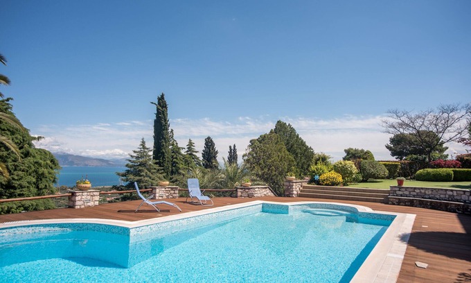 Selianitika Villa | Villa Primavera avec piscine et vue mer / 7pax