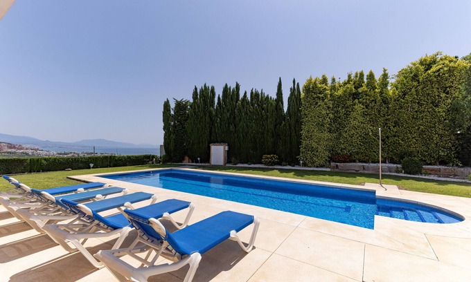 Alcorrin Villa | Villa Princesa Kristina avec vue sur mer et montagne, piscine et Wi-Fi.
