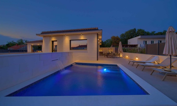 Municipality of Omisalj Maison | Villa QUARNARO avec piscine chauffée
