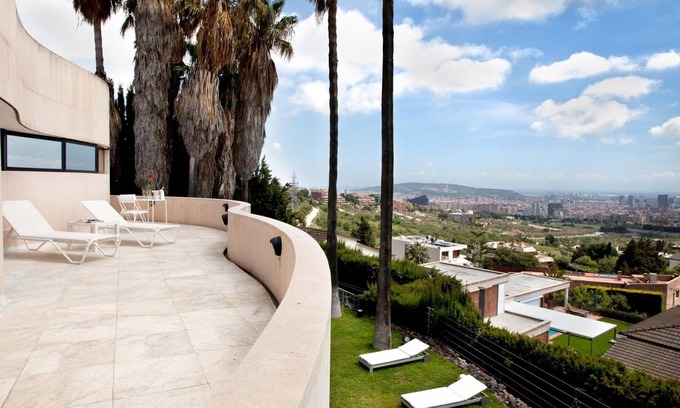 Esplugues de Llobregat Villa | VILLAROCK - Villa Rock est une villa de 580 mètres carrés, avec 5 suites