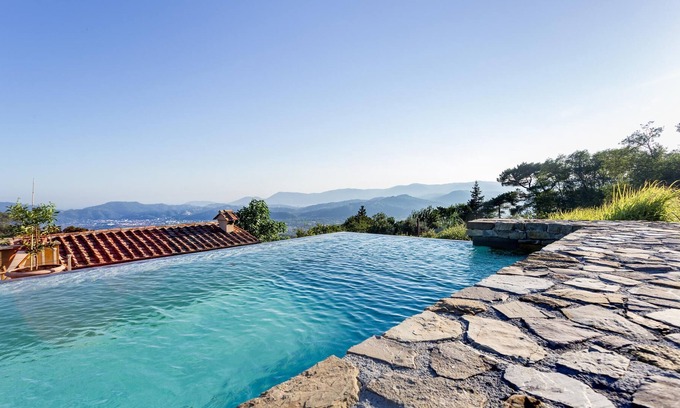 Santo Stefano di Magra Villa | Villa 'Relais Ponzano' près de Cinque Terre avec vue sur mer et montagnes, piscine et Wi-Fi.
