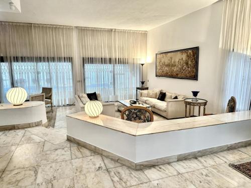Notre Dame Appartement | Villa Retreat Pool, Space and Guaranteed Tranquility