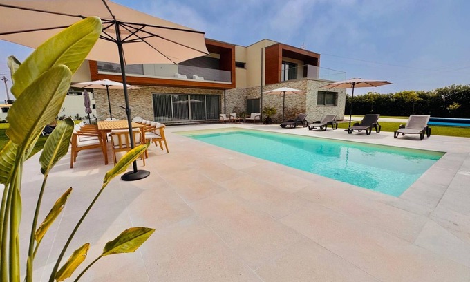 Torreira Villa | Villa "Ria Lounge House" avec terrasse privée, balcon et Wi-Fi