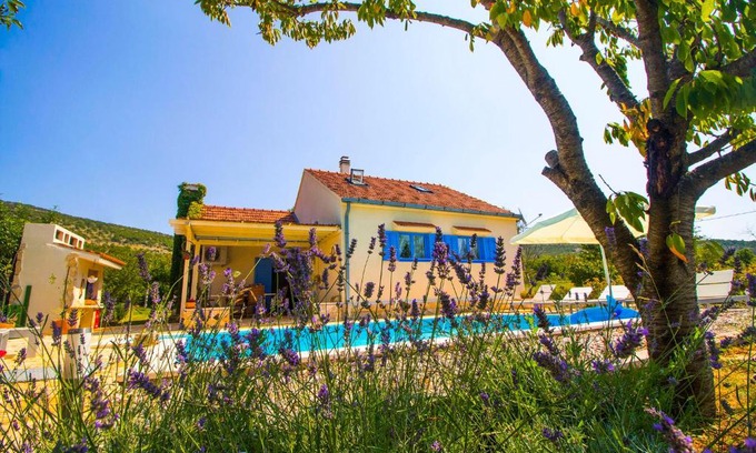 Krusvar Villa | Villa Romansa near Split- heated pool peace, bbq