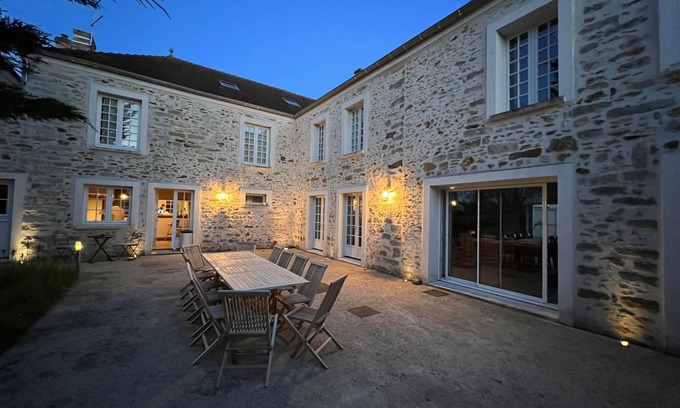 Blandy Maison | Villa Romantique Avec Bains à Remous et Salle Billard