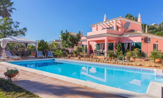 Parragil Maison | Villa Rosa by Interhome