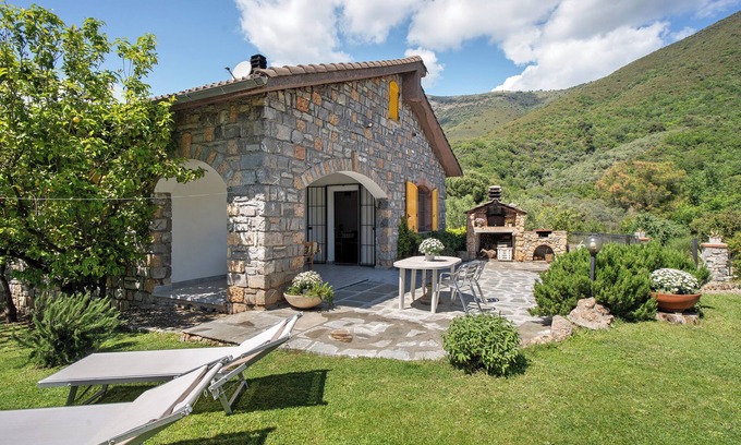 Cisano sul Neva Villa | Villa 'Rosmarino' avec vue sur les montagnes, Wi-Fi et climatisation