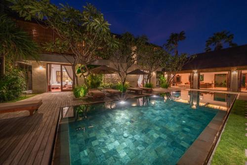 Batubelig Maison | Villa Rubina - Luxury Pool Villa in Batu Belig Next to the Beach!