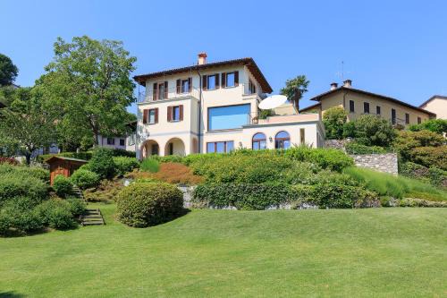 Stresa Appartement | Villa Rubino Apartment con giardino e jacuzzi vista lago