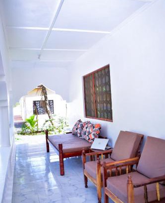 Kilifi Appartement | Villa's - Beach 2 km, Wifi, SmartTV, Parking - by Mango Tree Cottages Kilifi