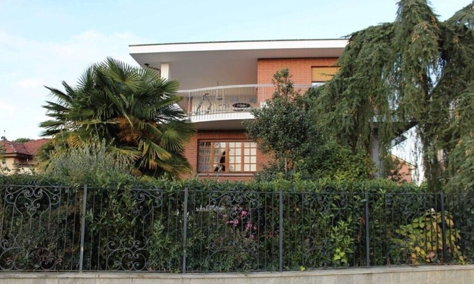 San Francesco al Campo Villa | Villa entourée de verdure
