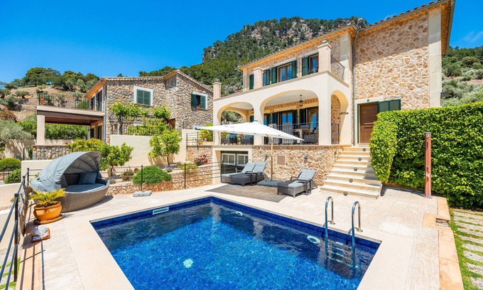 Valldemossa Villa | Villa 'Sa Papaiona' avec vue sur les montagnes, piscine privée et Wi-Fi