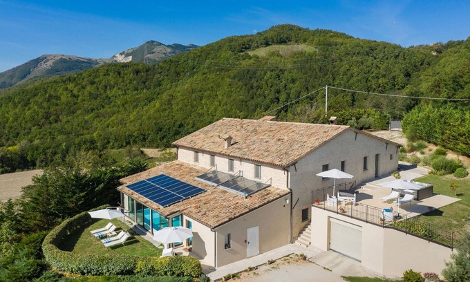 Cagli Villa | Villa Sabrina 12 - Cinq Chambres Villa, Couchages 12
