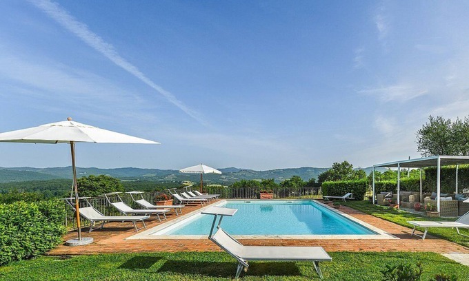 Rapale Villa | Villa Saffo, fully refundable with voucher*: A charming three-story villa surrounded by meadows and by green hills, with Free WI-FI.