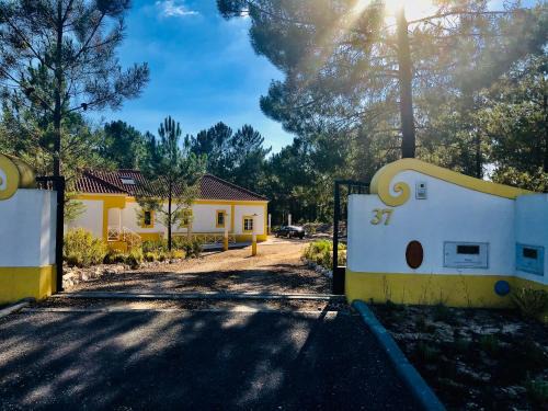 Santa Maria do Castelo Villa | Villa Sal - Spacious, private Apartment in a Villa with pool