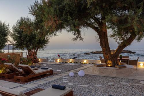 Kato Galatas Villa | Villa Seashell -Wonderful newly renovated villa on the beach