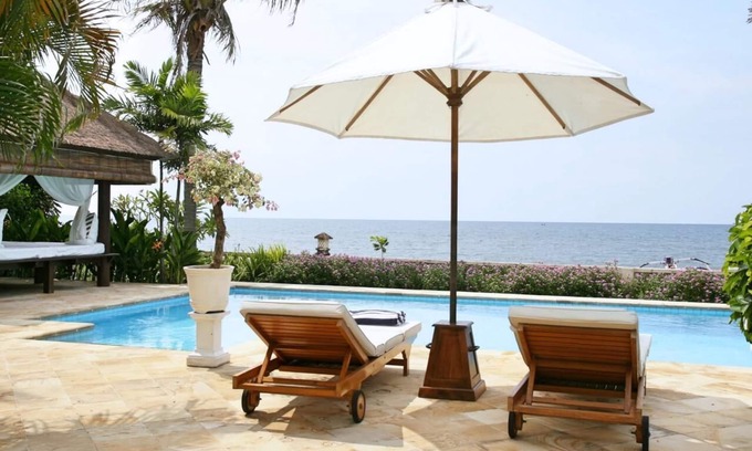 Dencarik Villa | Villa Segara Indah, villa sur la plage de Lovina avec piscine privée à - maximum 8 pers