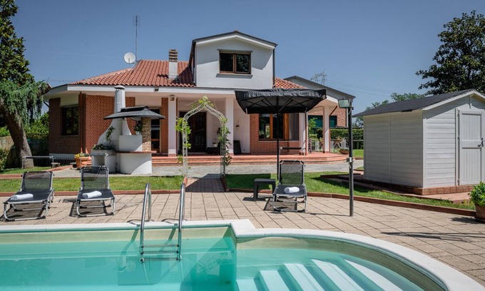 Leini Villa | Villa Sequoia avec piscine et spa privé