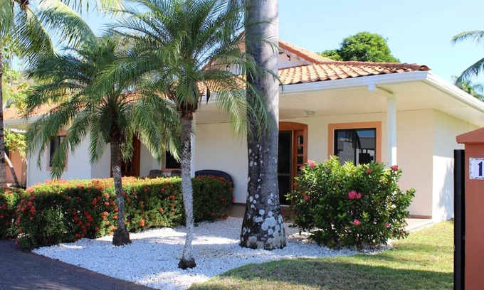 Tambor Maison | Villa Serenidad large home by ocean, Los Delfines