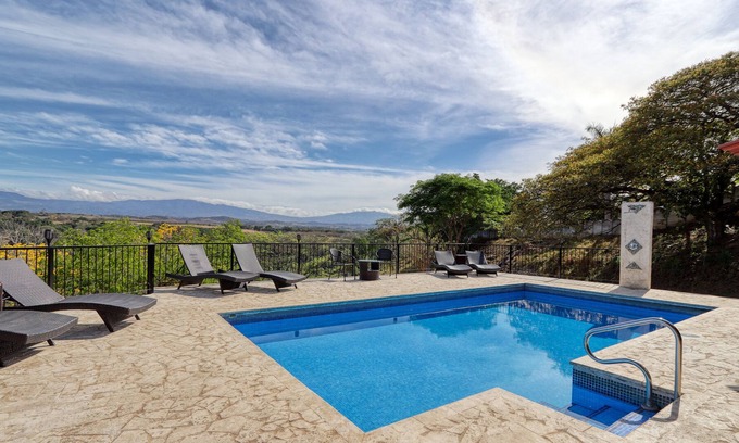 Atenas Villa | MAGNIFIQUE maison isolée avec piscine chauffée, promenade sur la rivière et vue imprenable sur la vallée à 180 °