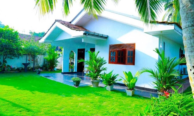 Weligama Maison | Villa Serenity 2A / C Bedrooms (weligama, Mirissa beach / Surf, whale watching) / v