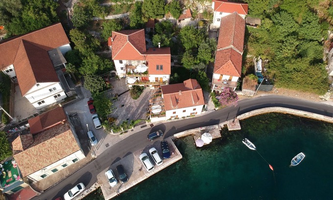 Lepetane Appartement | Villa Serventi, Apartment with Sea View Balcony
