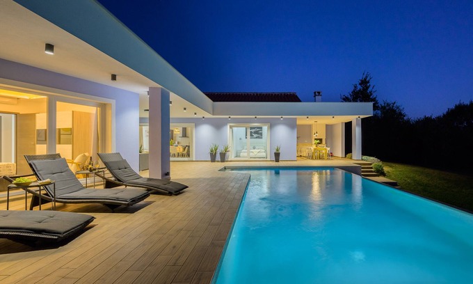 Svetvincenat Villa | Idéal pour découvrir de nouvelles villa design avec grande piscine à débordement à l'ensemble de l'Istrie