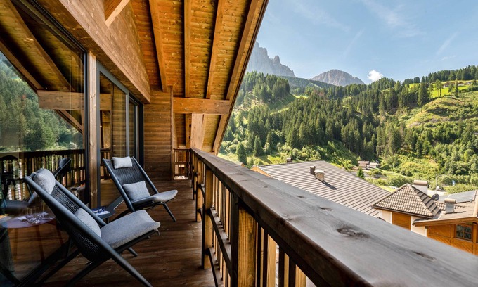 Selva di Val Gardena Appartement | Villa Sofia Appartement 'A' avec vue sur les montagnes, balcon et Wi-Fi