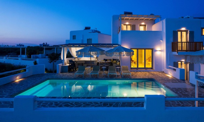 Plaka Villa | Villa Sofia for 7 cycladic inspired villa near Plaka Beach