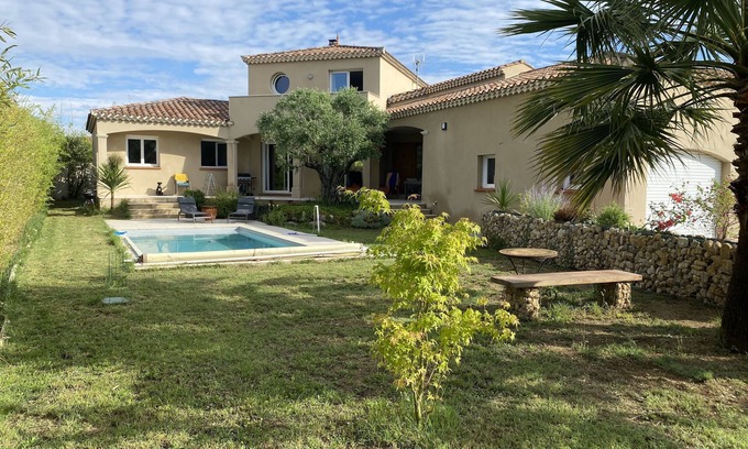 Paulhan Villa | Villa spacieuse, 3 chambres, 6 couchages, jardin et piscine