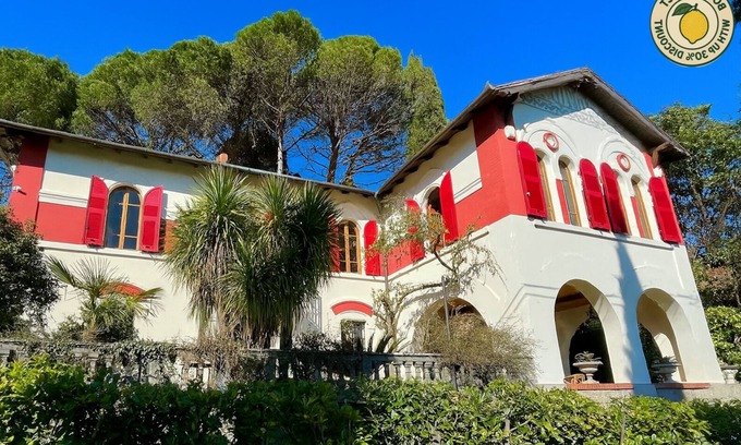 La Foce Villa | VILLA SPENSER - CinqueTerre Historic villa with sea view pool, A/C, 8 pax