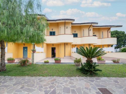 Laura Villa | Villa Steps from the Beach
