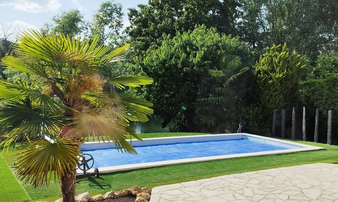 Saintry-sur-Seine Villa | Villa sur bord de Seine avec piscine extérieure a 30kms de Paris