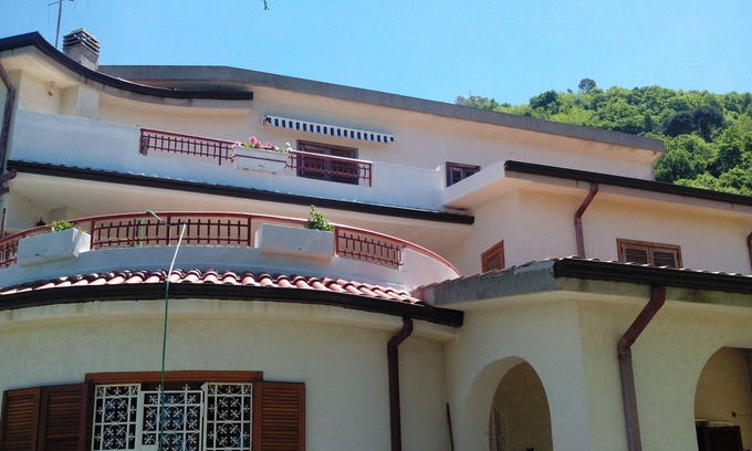 Vibo Valentia Villa | Villa entourée par la Costa degli Dei verte entre Pizzo et Tropea