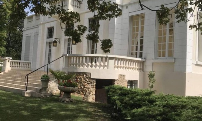 Le Vesinet Villa | Villa Piscine, Sauna, Bar, salle de sport à 9mn de La Défense,10mnVersailles.