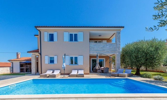 Selina Villa | Villa Terlevic avec piscine entourée d'oliveraies